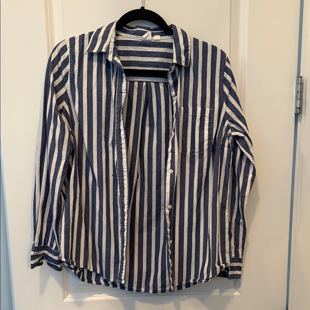 GAP button up shirt